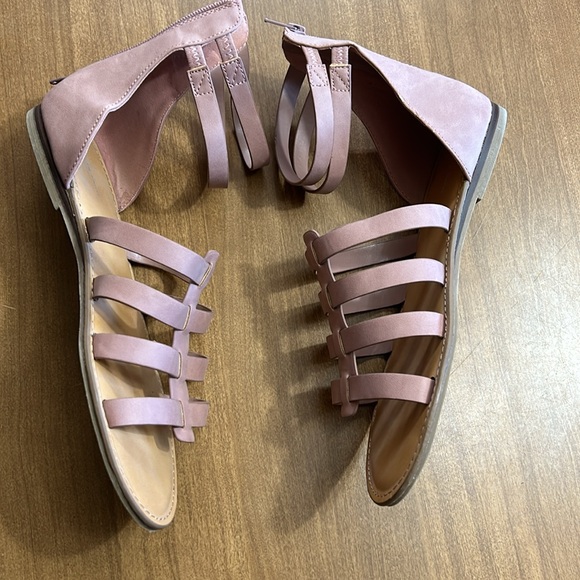 Like new only worn once American Eagle size 10 aviator sandal - Picture 3 of 4